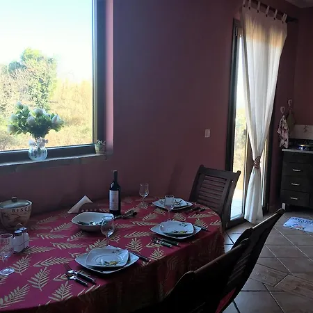 The Olive Tree House דירה Kompítsion